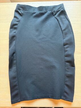 Zara Basic Workwear Black Ribbed Pencil Skirt in Size Small